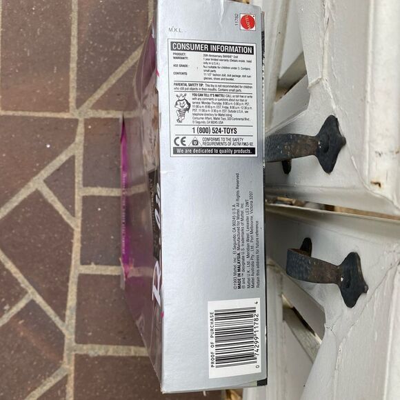 Barbie 35th Anniversary Doll/Package(Brunette) 1959 Reproduction Special Edition - Picture 6 of 7